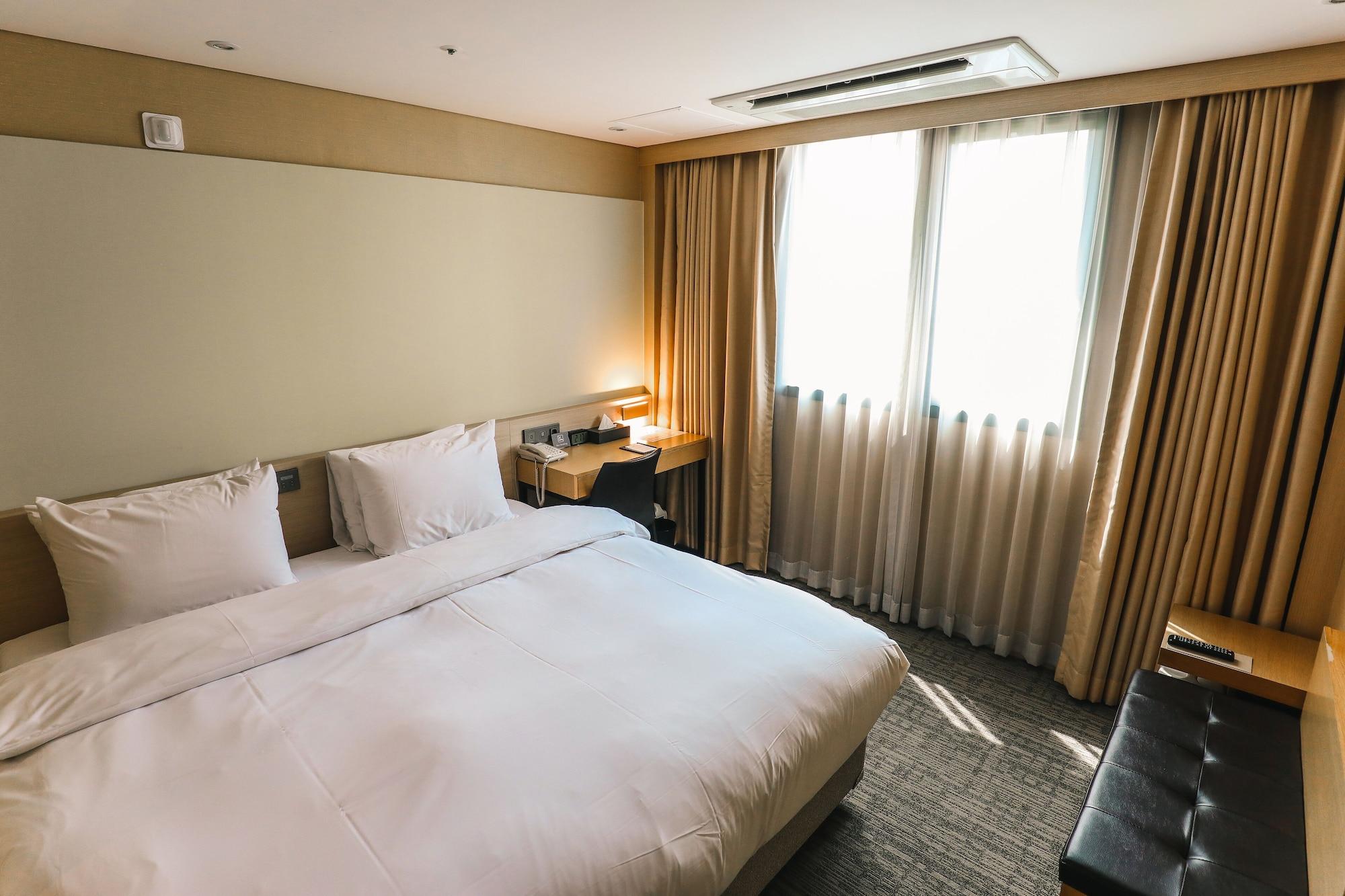 On City Hotel Чхонан Экстерьер фото