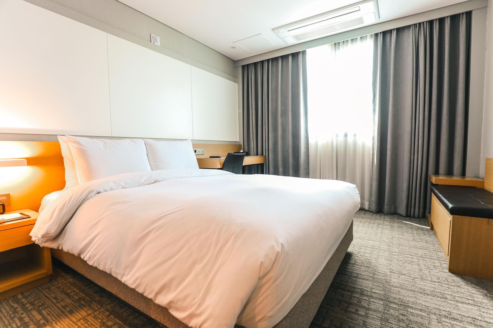 On City Hotel Чхонан Экстерьер фото