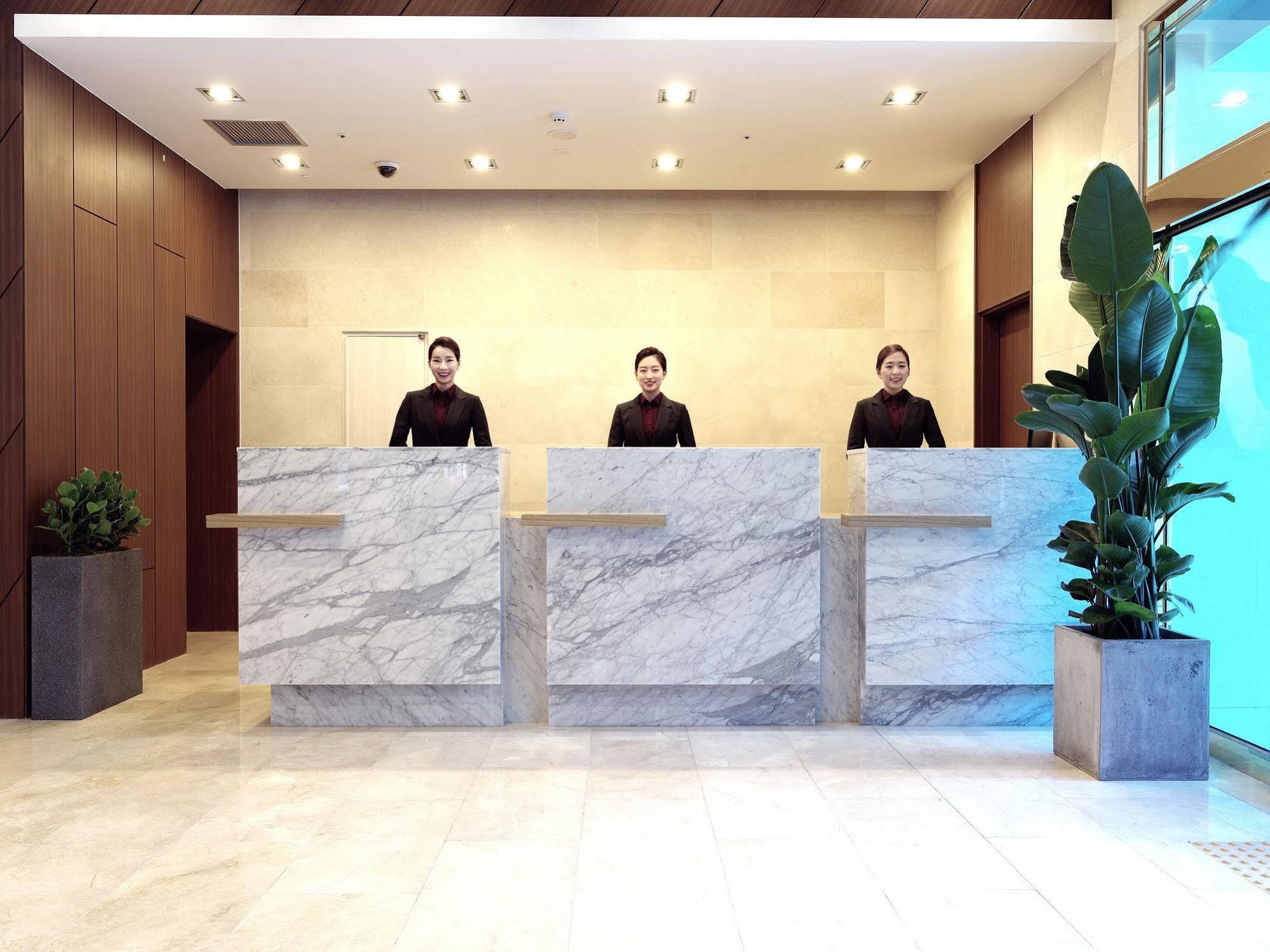 On City Hotel Чхонан Экстерьер фото